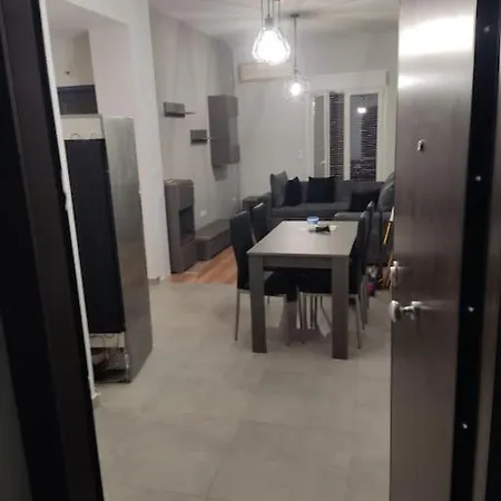 σπιτι ιδανικο για 4 ατομα στον αγ. νικολαο αττικησ * Atény